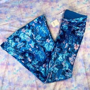 Free People • Hold Me Closer Lowrise Super Bell Bottom Pants Velvet Demask